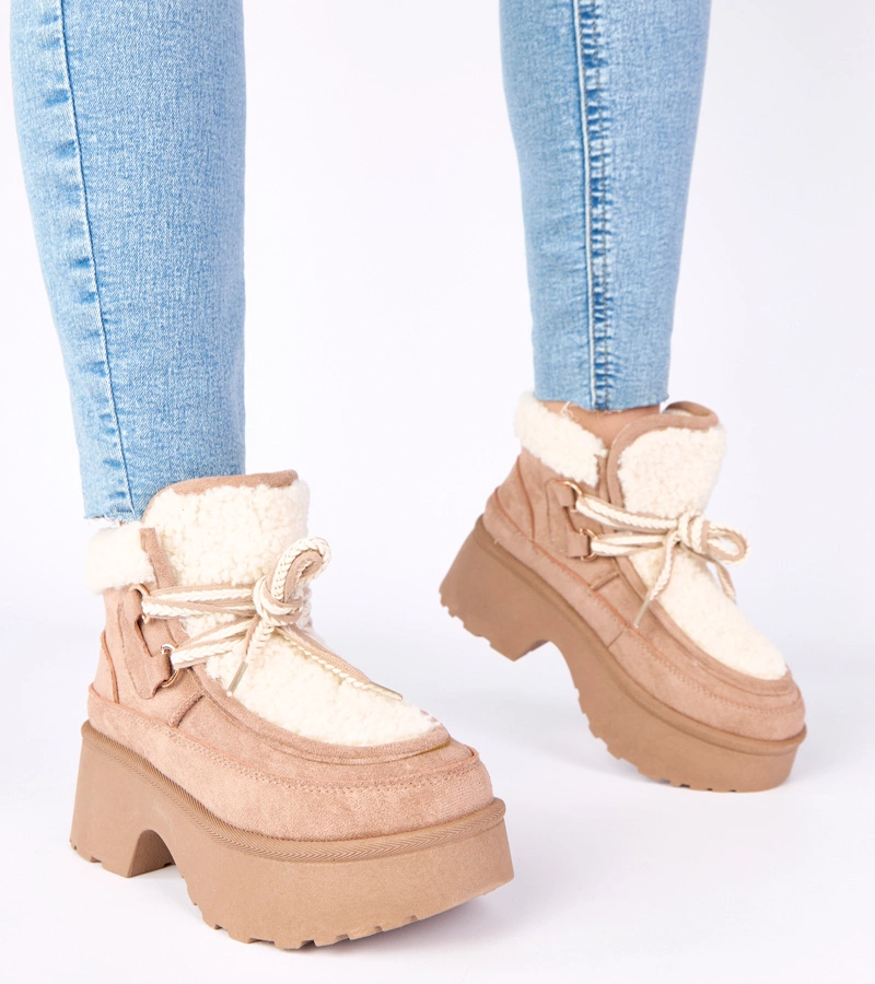 Dunkelbeige Schneestiefel mit Fell auf Plateau Ziza