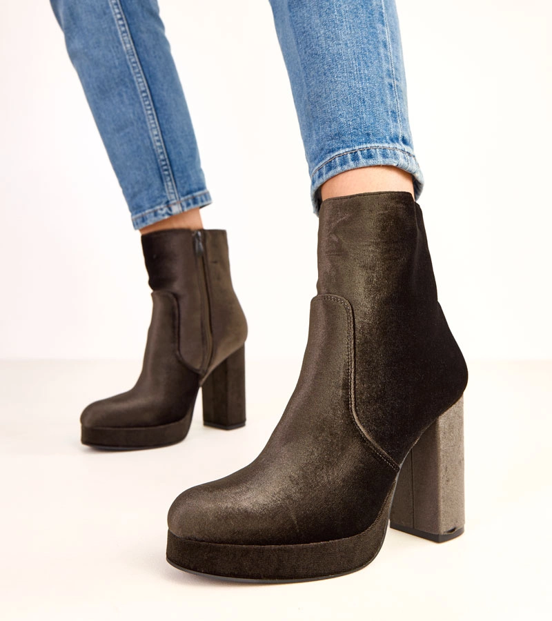 Grüne glänzende Stiefeletten mit Absatz Asanda