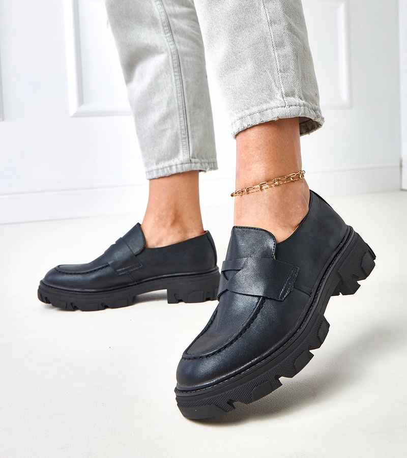 Schwarze matte Damenmokassins Kirna