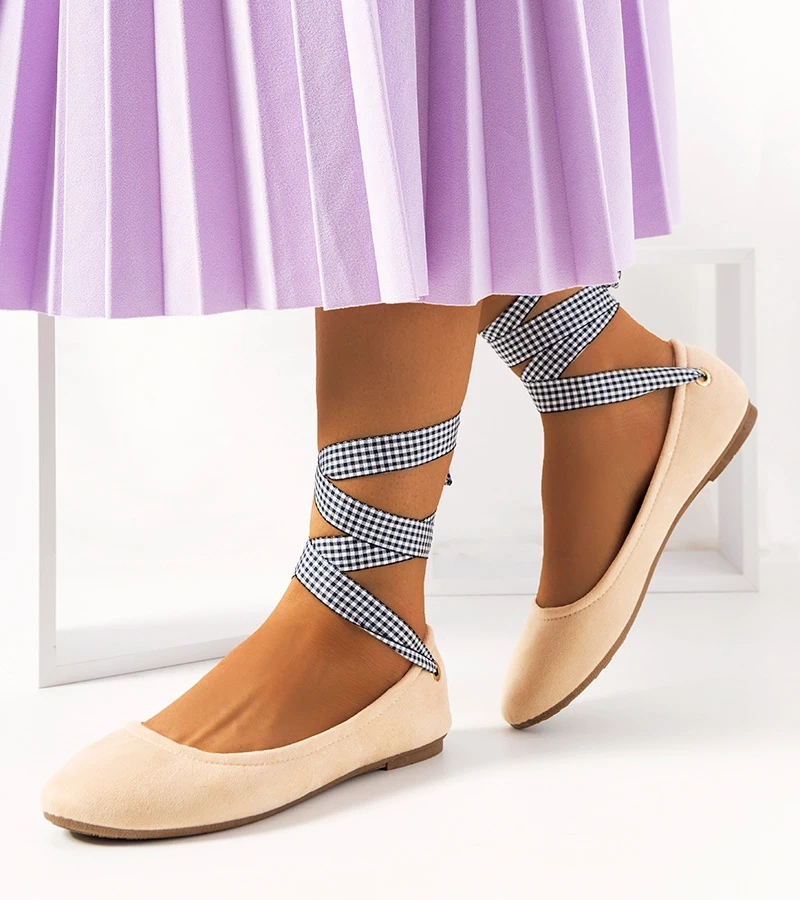 Beige Ballerinas mit Schleife von Acro