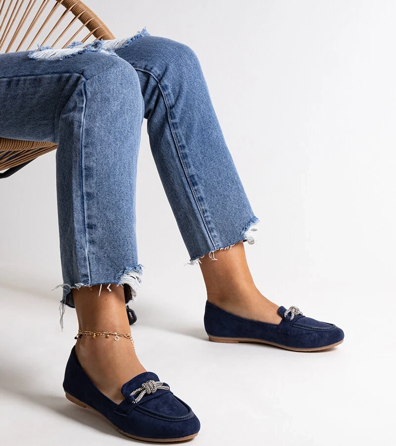 Marineblaue Mokassins mit glänzender Jabira-Verzierung