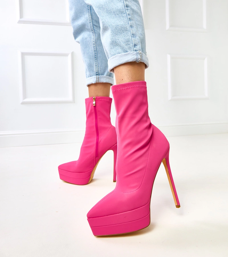 Rosa Satin-Stiefeletten mit Pfennigabsatz und Plateau Ramla