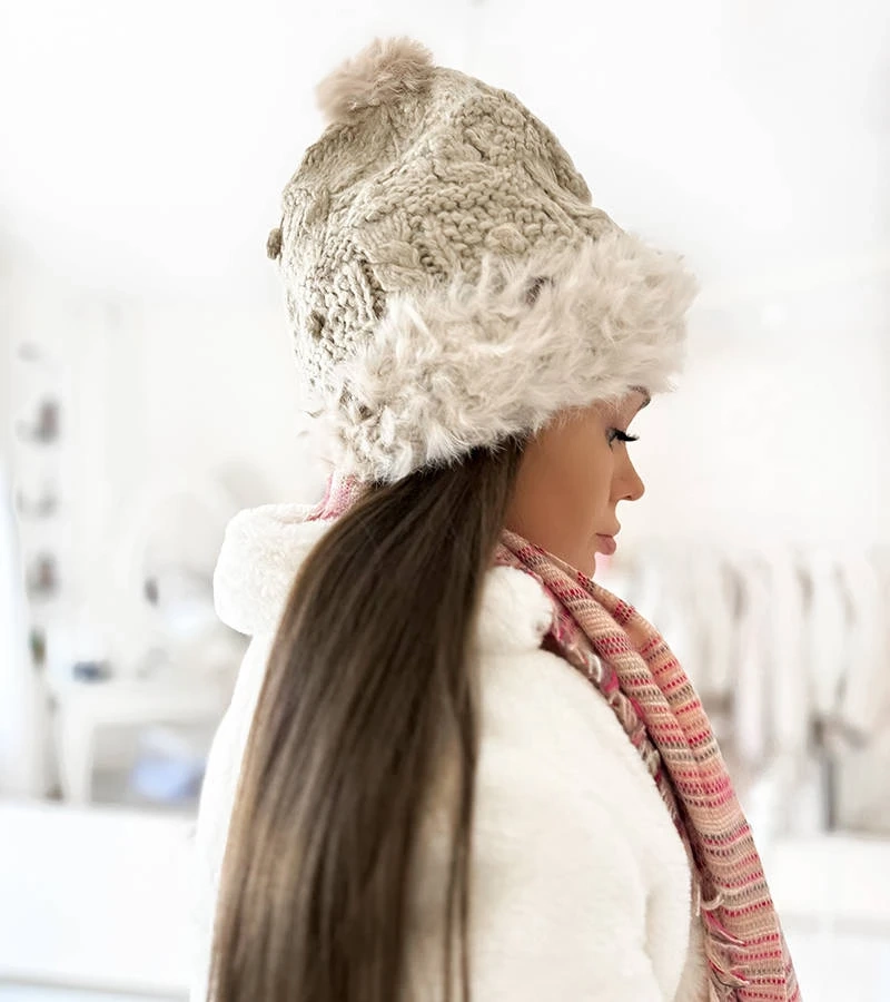 Beiger Hut mit Pelz von Danna