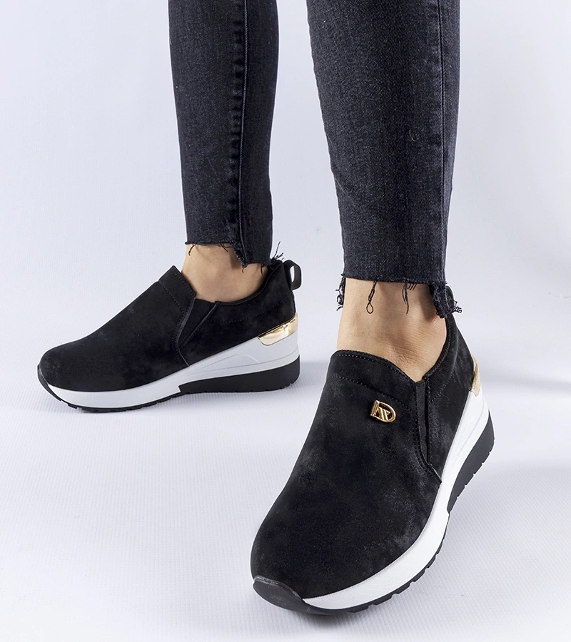 Schwarze Vitale Slip-On-Sneaker mit Keilabsatz
