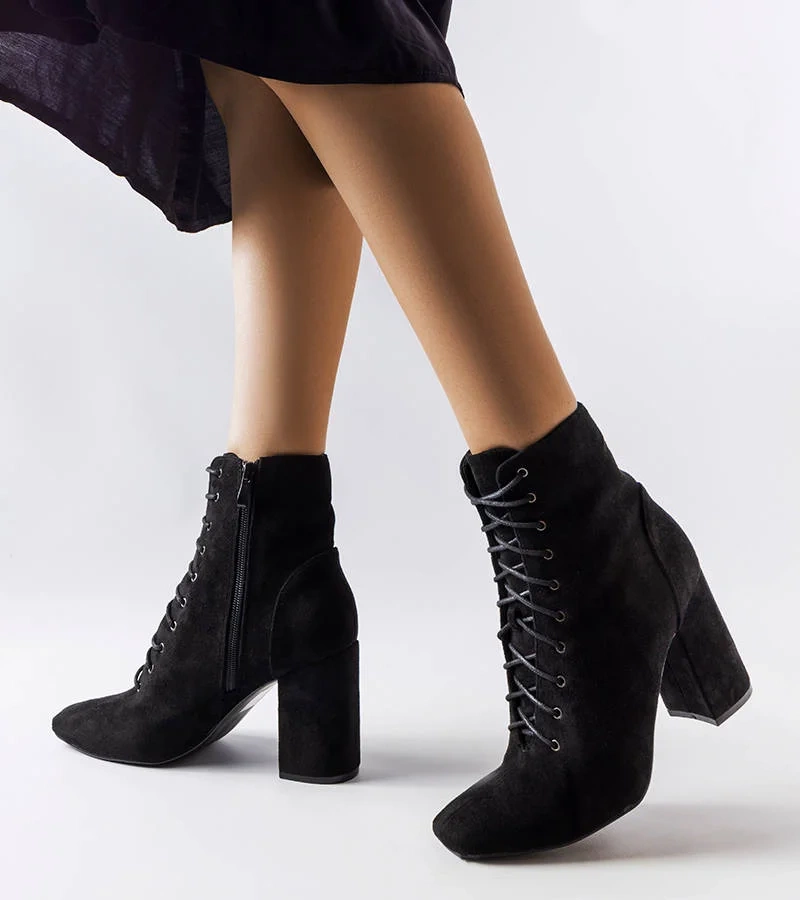 Schwarze Schnürstiefeletten mit Absatz von Drouins