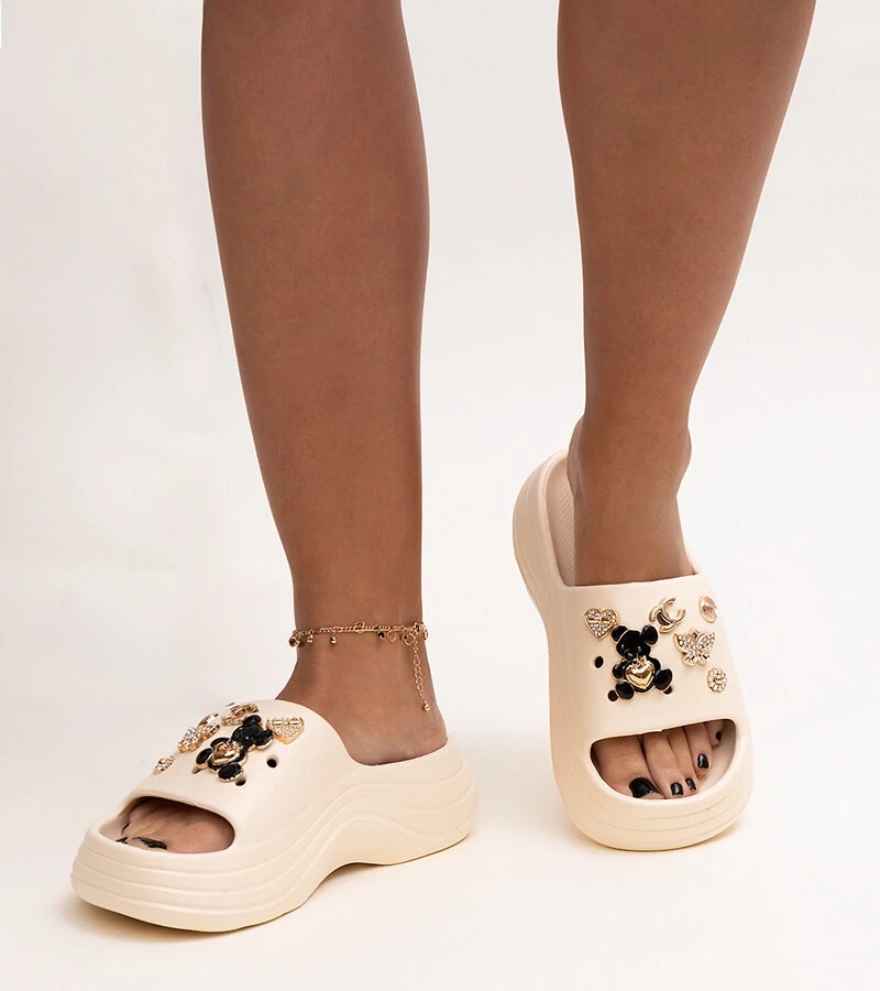 Beige Berwana Pantoletten mit glänzender Verzierung