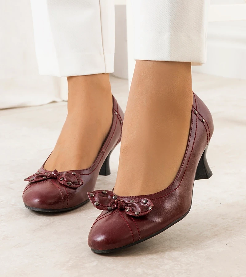 Repins rote Schuhe mit Schleife