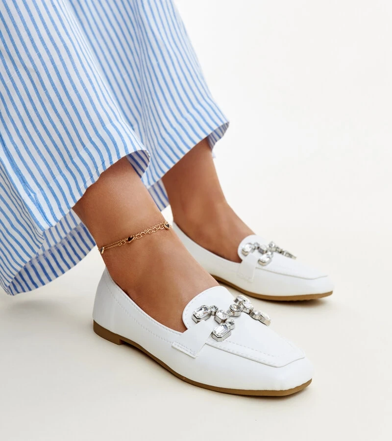 Weiße Mokassins mit Zirkonia-Schnalle von Mali