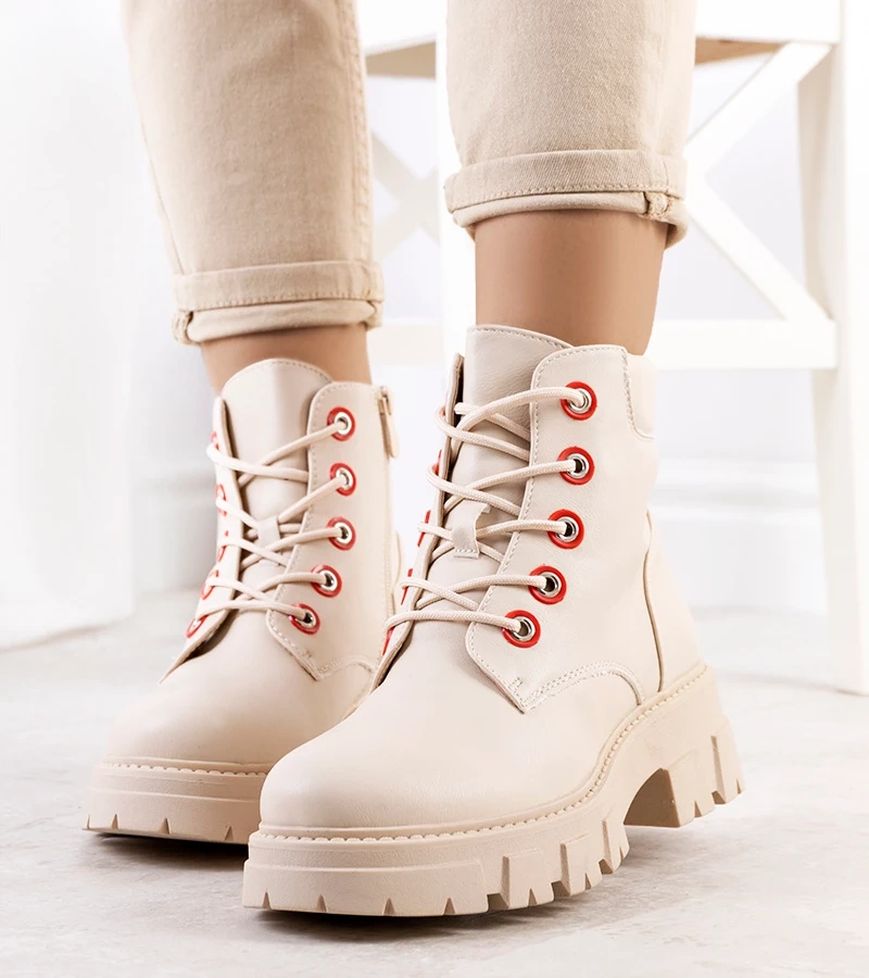 Beige flache Trapperstiefel von Ursa