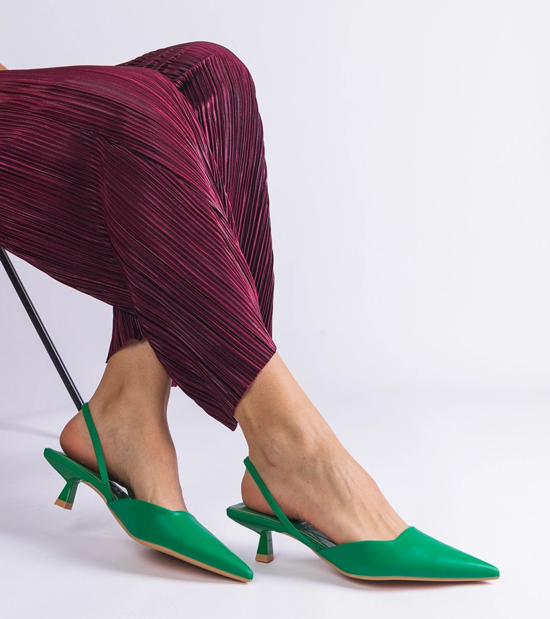 Grüne Kitten Heels mit offener Ferse Mikado