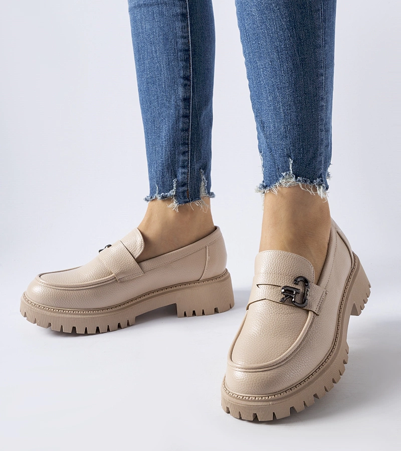 Beige klassische Mokassins mit Francesca Schnalle