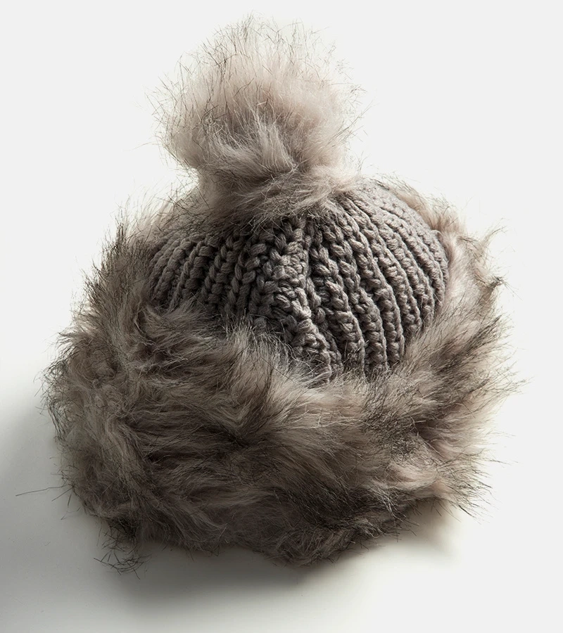 Hellgraue Mütze mit Pompon von Leola