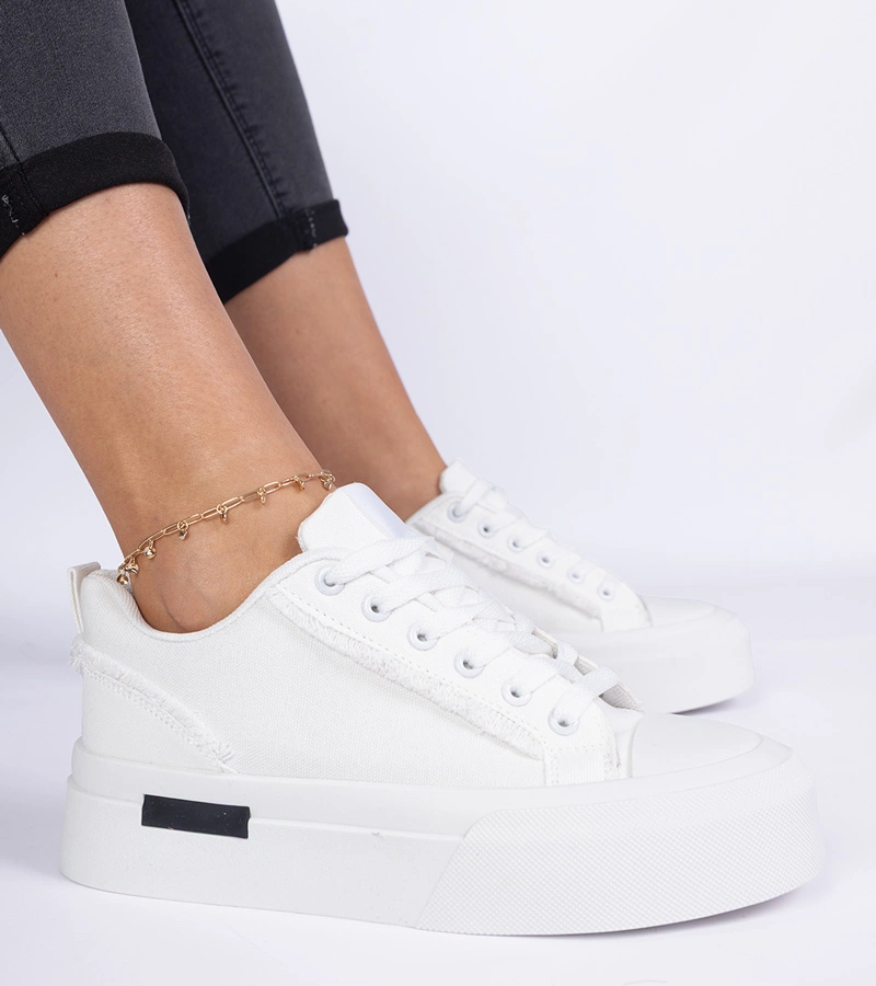 Weiße Damenstoffturnschuhe auf Plateau Verinos