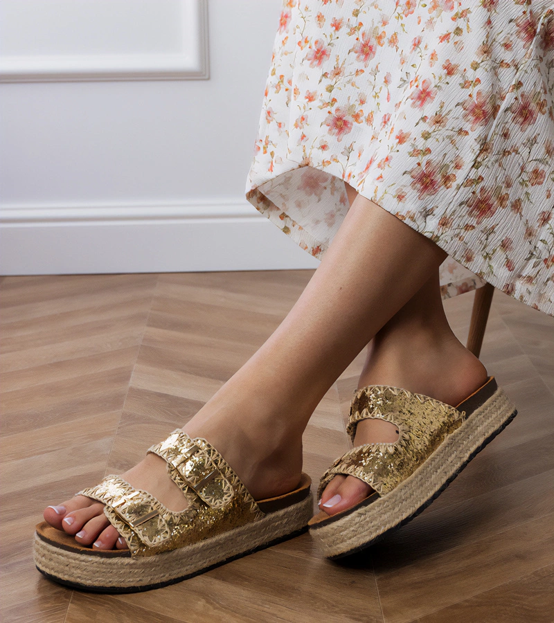 Goldene Espadrilles-Sandalen mit Glitzer und Schnallen Induri