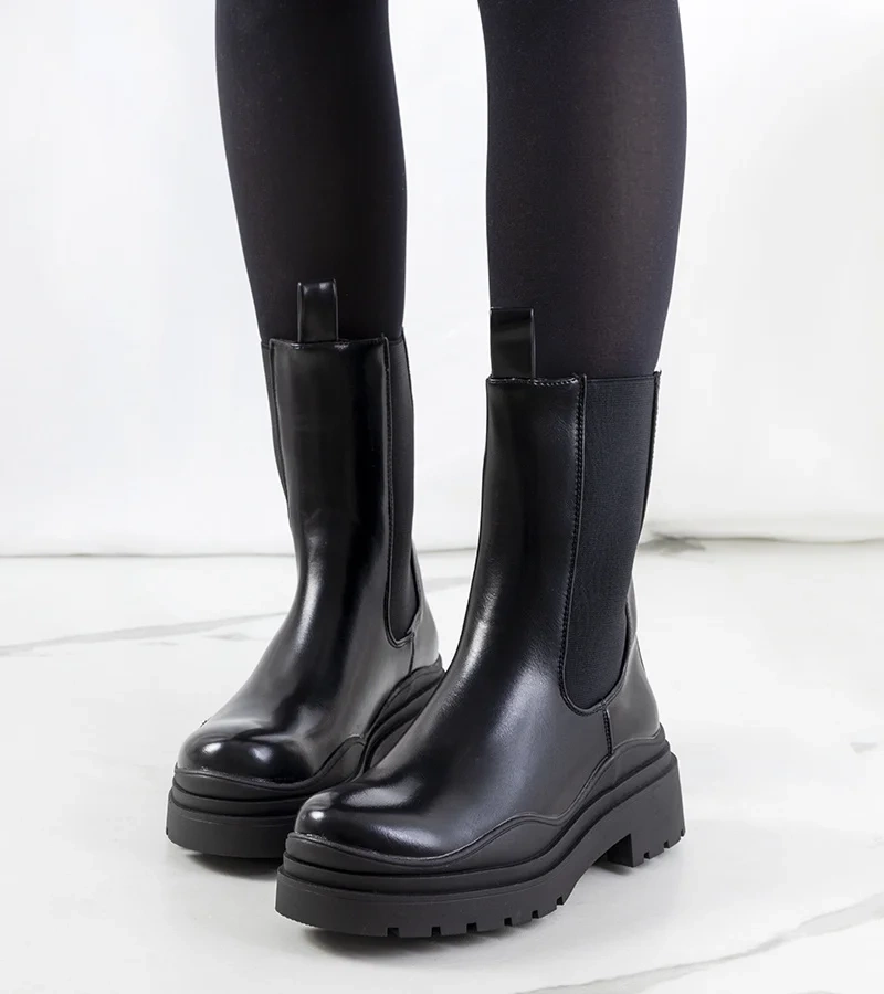 Schwarze Stiefeletten mit hoher Sohle Nester