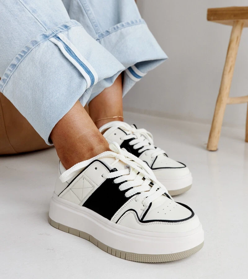 Weiß-schwarze Ledersneakers mit dicker Sohle von Abrar