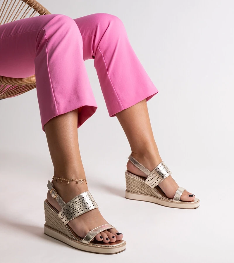 Goldene Muhja Keilabsatz Sandalen