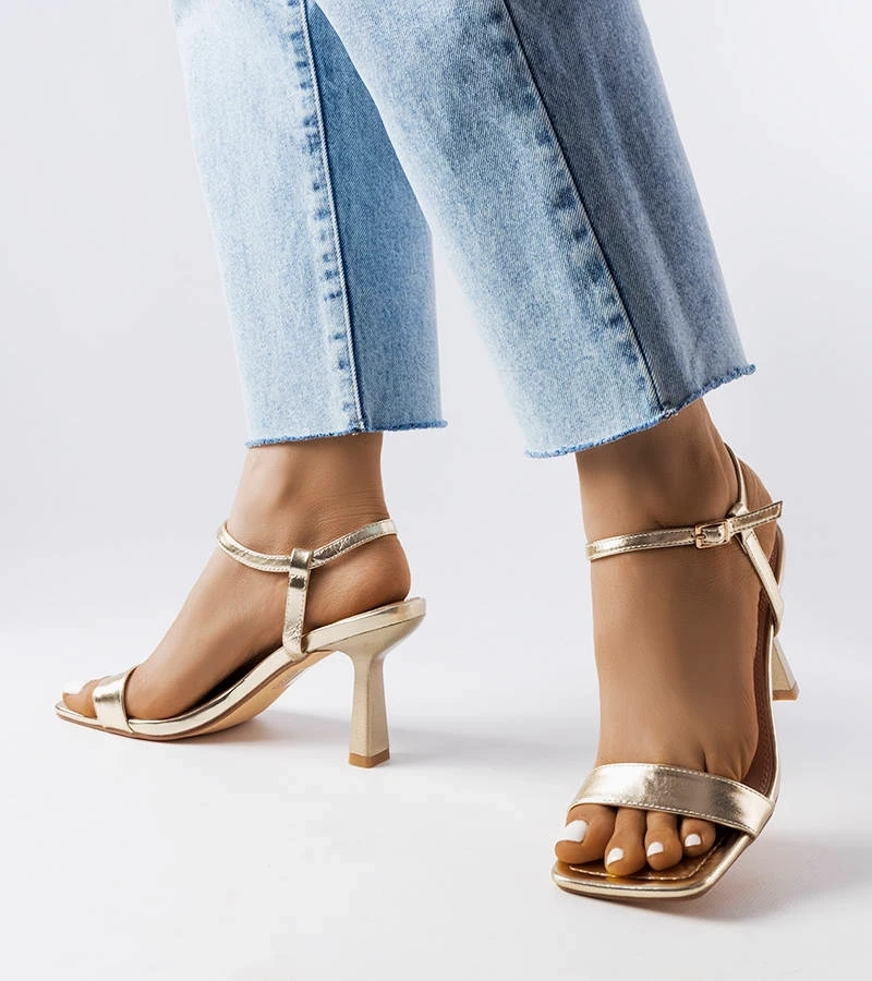 Goldene Stiletto-Sandalen Amalia