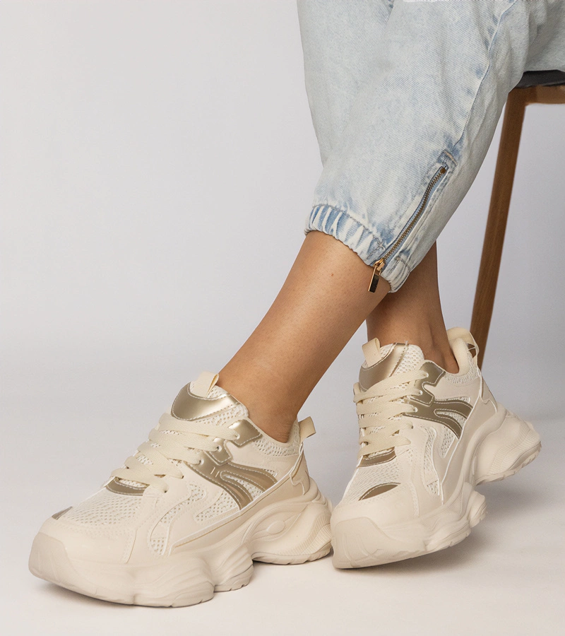 Beige Damen-Sneaker mit goldener Applikation Sandra