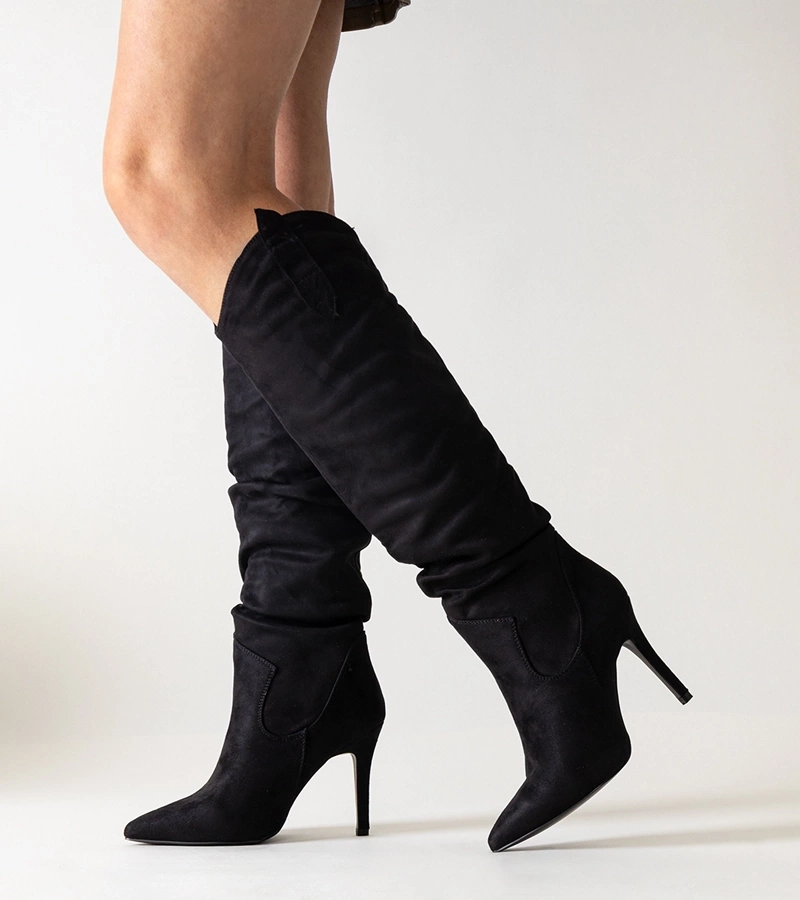 Schwarze Stiefel mit Absatz und Raffung Aine