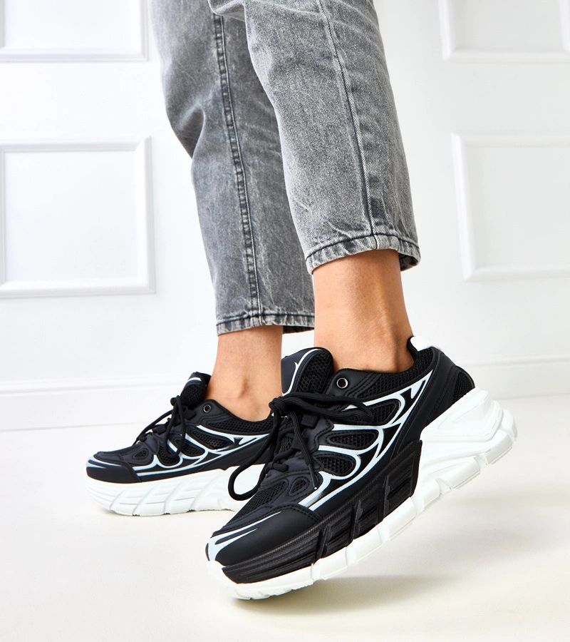 Schwarze Sneakers auf massiver Sohle Souza