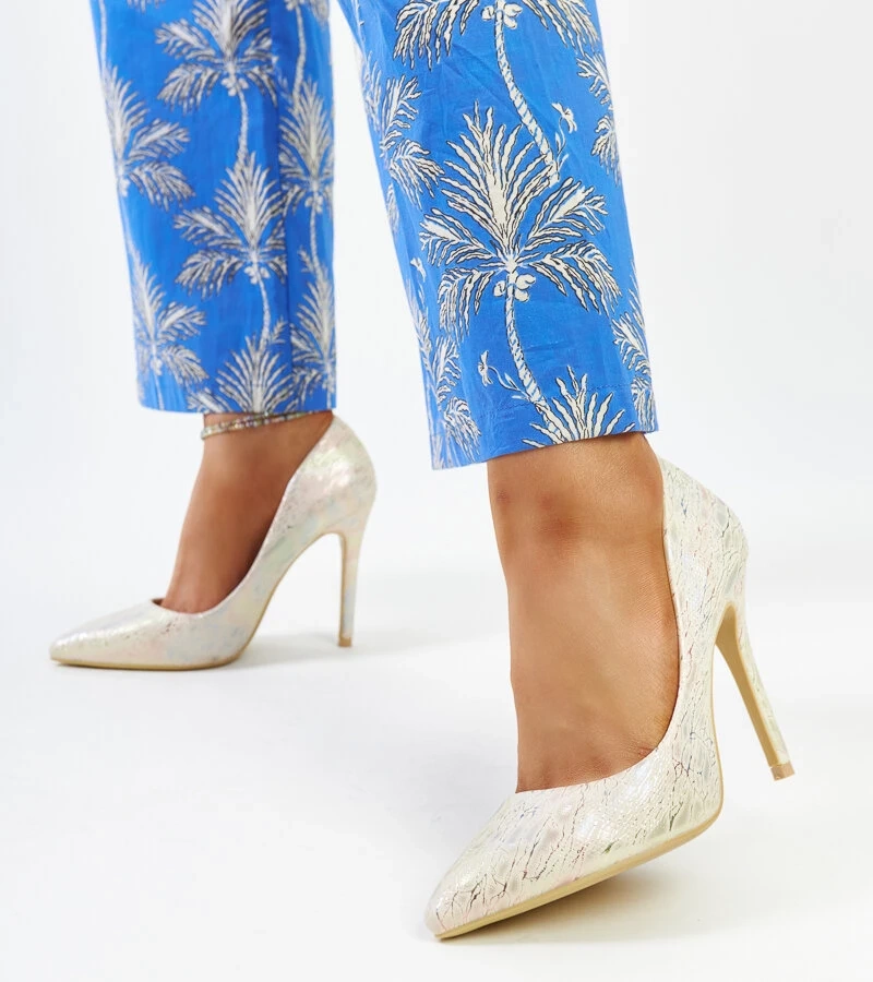 Goldene metallische Stilettos mit Serranillos-Ledereinlage