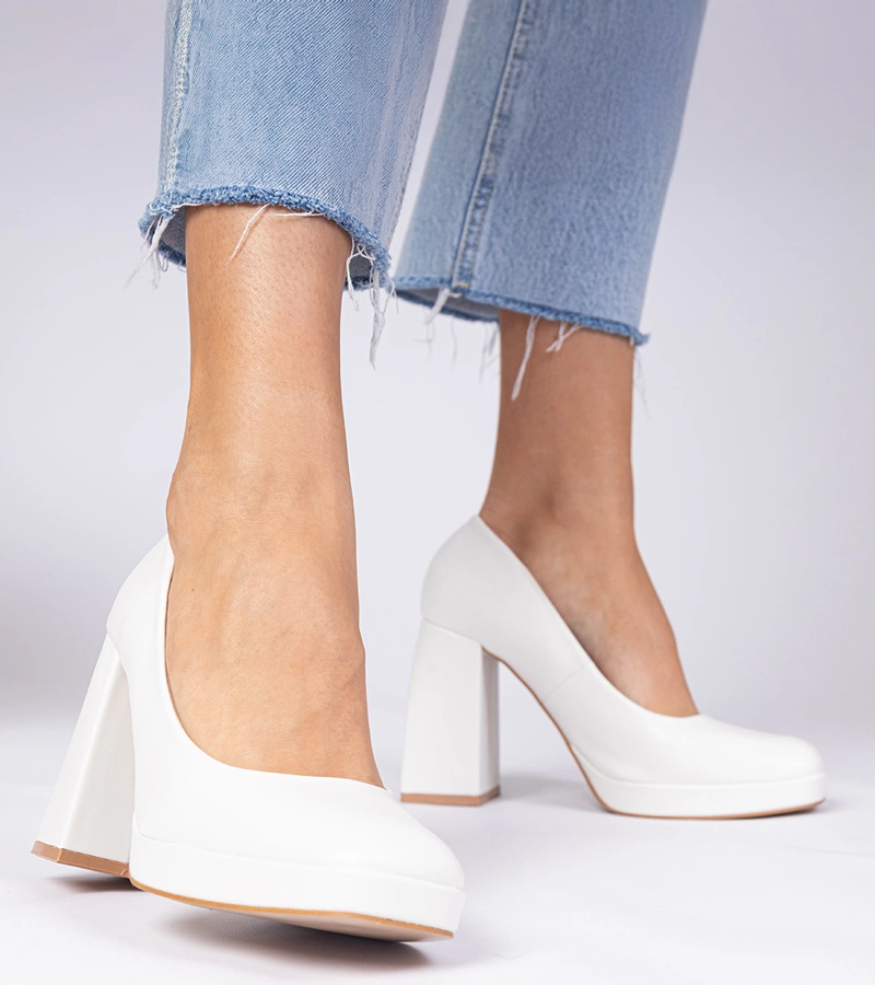 Weiße Pumps mit massivem Blockabsatz und quadratischer Spitze Irenois