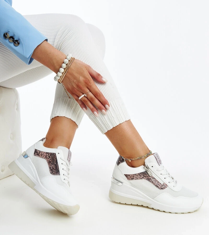 Weiße Damensneakers mit Keilabsatz von CROSS JEANS