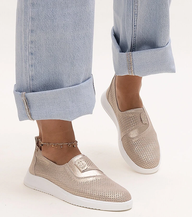 Goldene perforierte Leder-Turnschuhe von Ethels