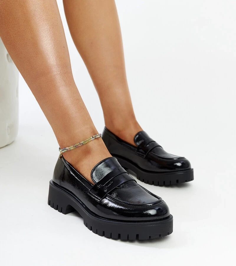 Schwarze lackierte Halbschuhe mit Lederinnensohle von Sini