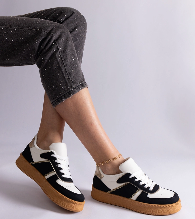 Schwarze Schnürsneaker auf Plateausohle Felicita