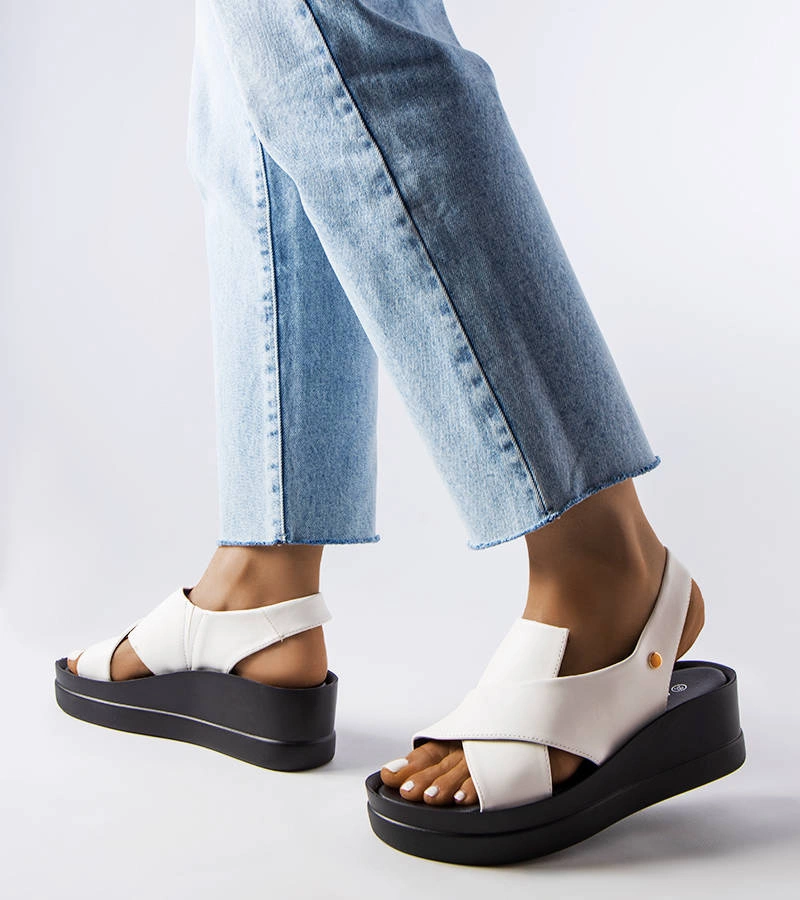 Żółte czółenka na słupku z motywem skóry wężą Dolores