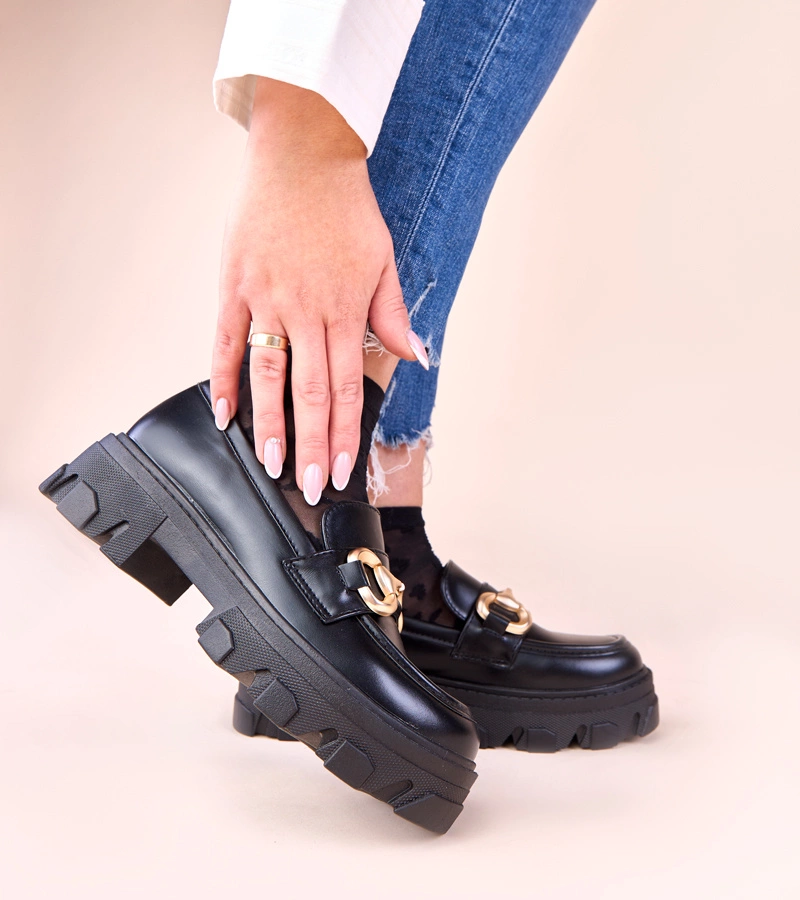 Schwarze Mokassins mit goldener Verzierung Ruben