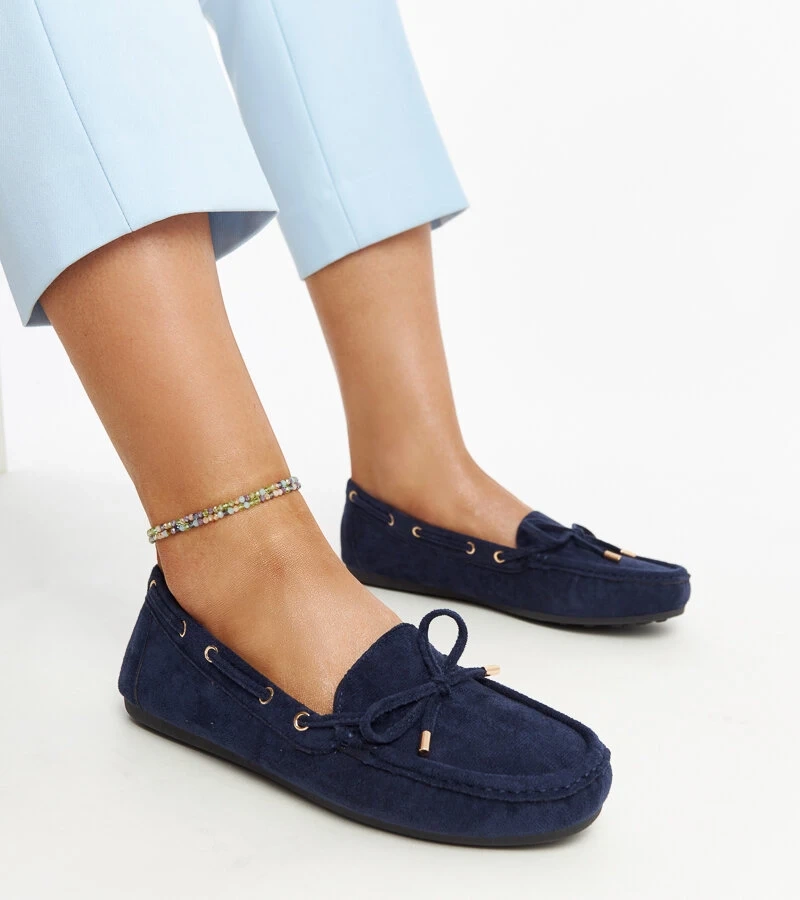 Aneesas marineblaue Wildleder-Mokassins