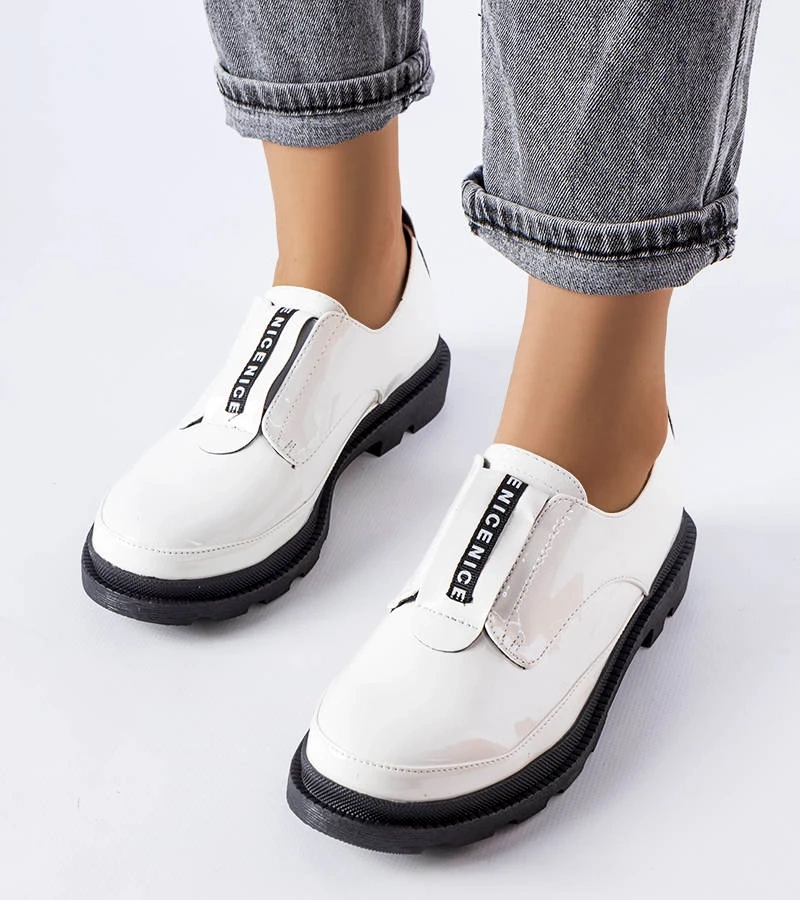 Weiße lackierte Halbschuhe von Legget