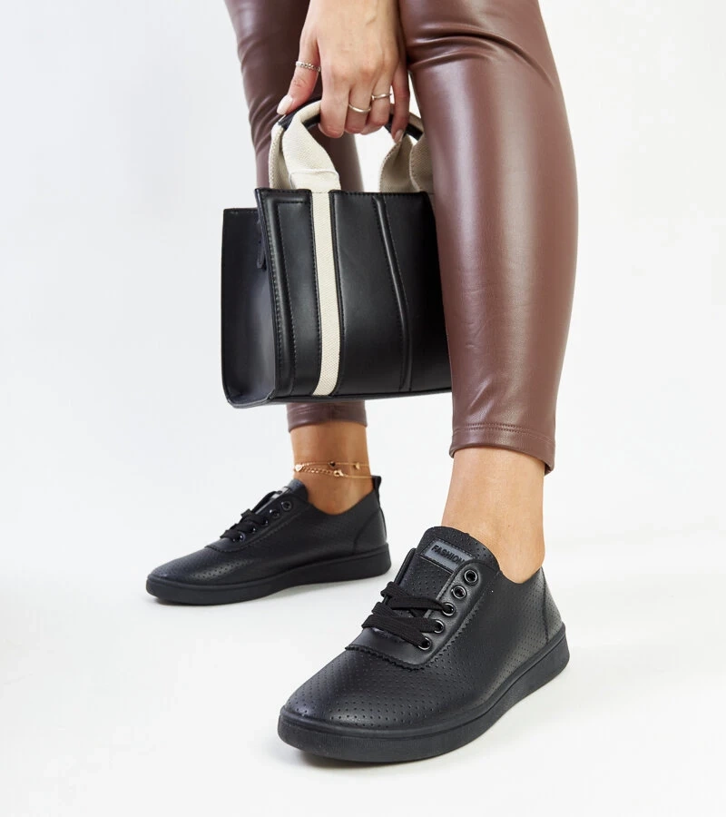 Schwarze Yusra Eco-Leder-Sneaker