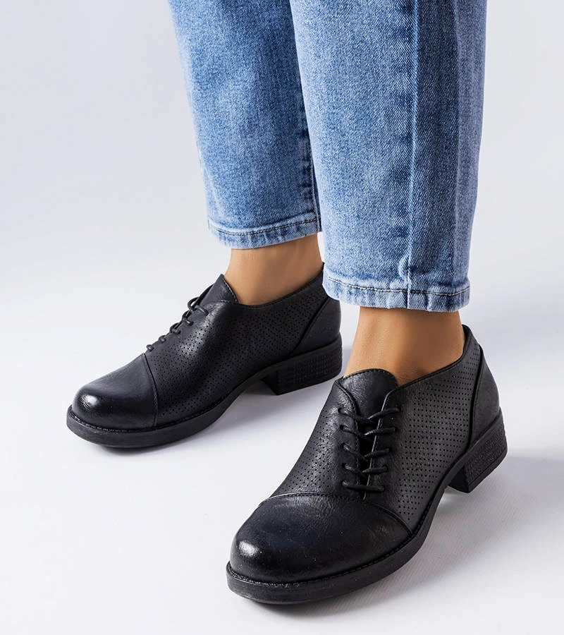 Schwarze Halbschuhe mit perforiertem Schaft von Hassen