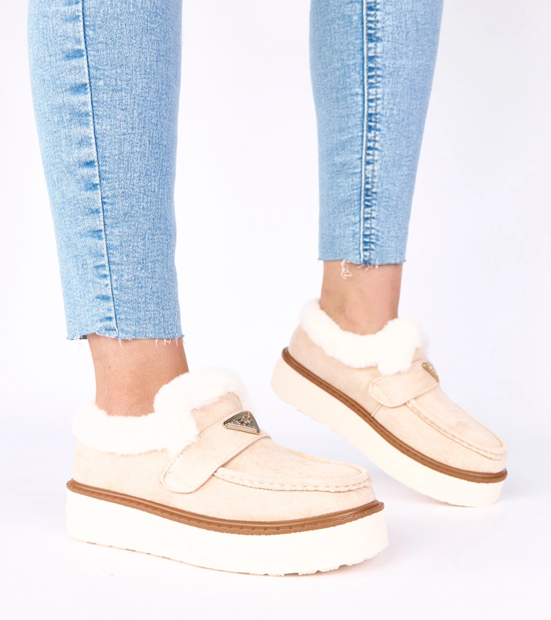 Hellbeige gefütterte Loafers