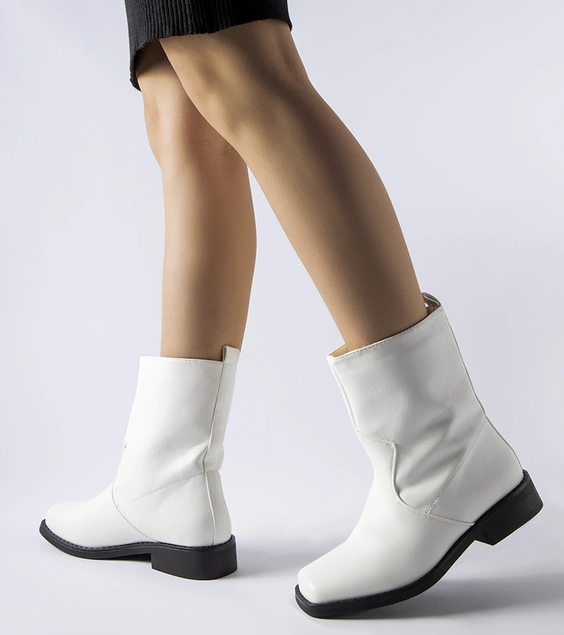 Weiße, gefütterte Stiefeletten mit quadratischer Spitze von Bel