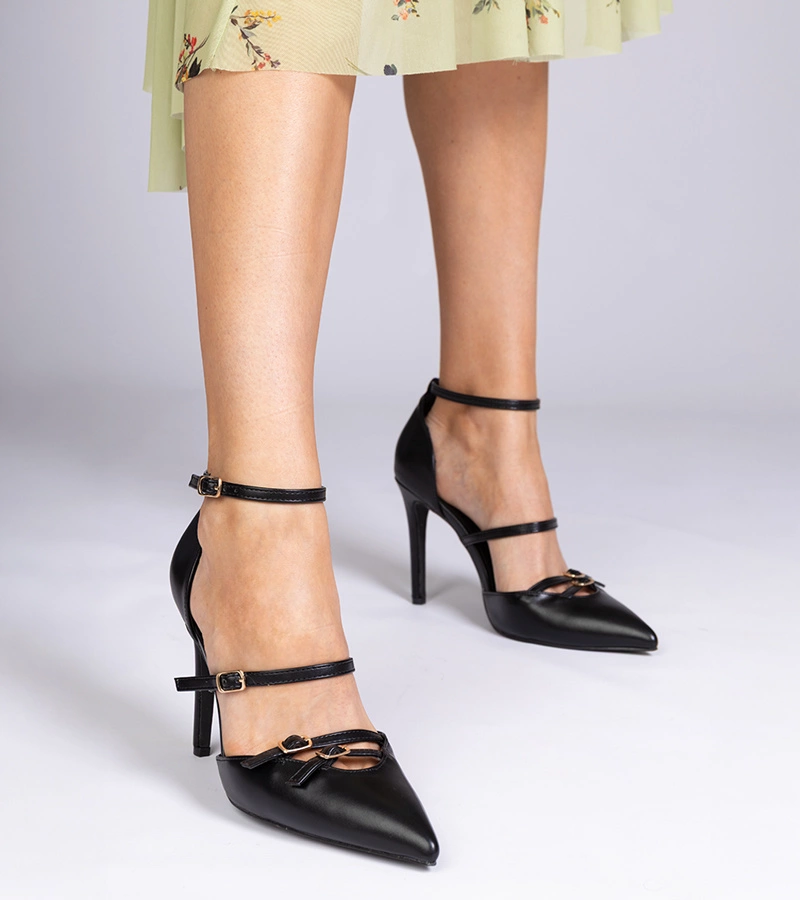 Schwarze Pumps mit Knöchelriemen Levita