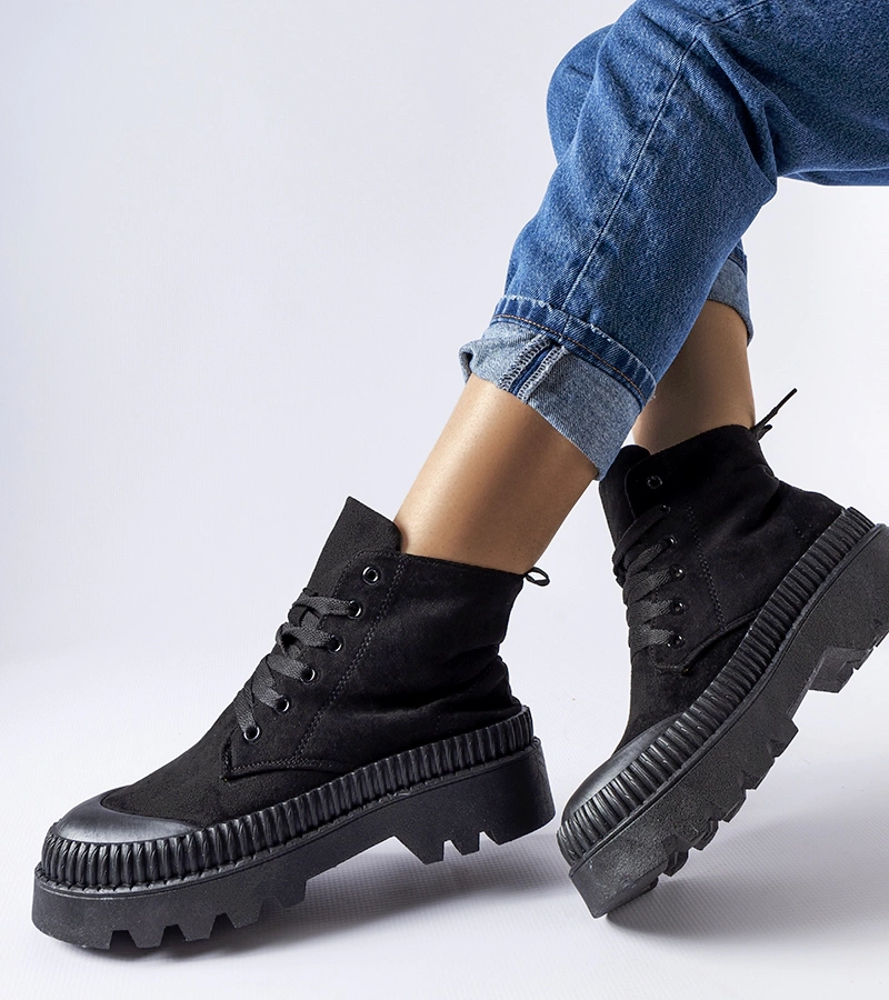 Schwarze hohe Aida Sneaker aus Eco-Wildleder