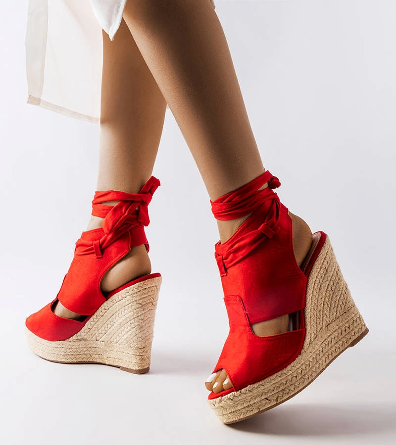 Żółte czółenka na słupku z motywem skóry wężą Dolores