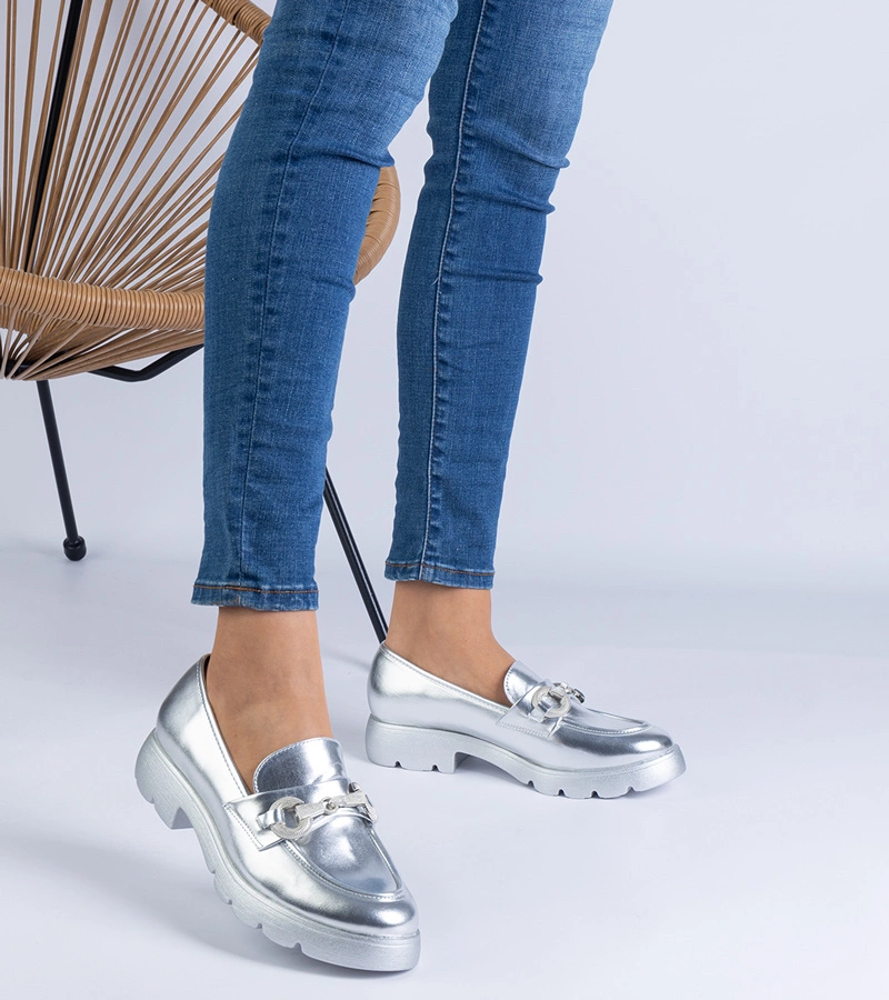 Silberne klassische Halbschuhe mit Zierde Amikol