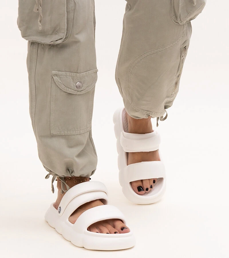 Leichte Schaumstoff-Sandalen in einheitlicher Farbe Azewda