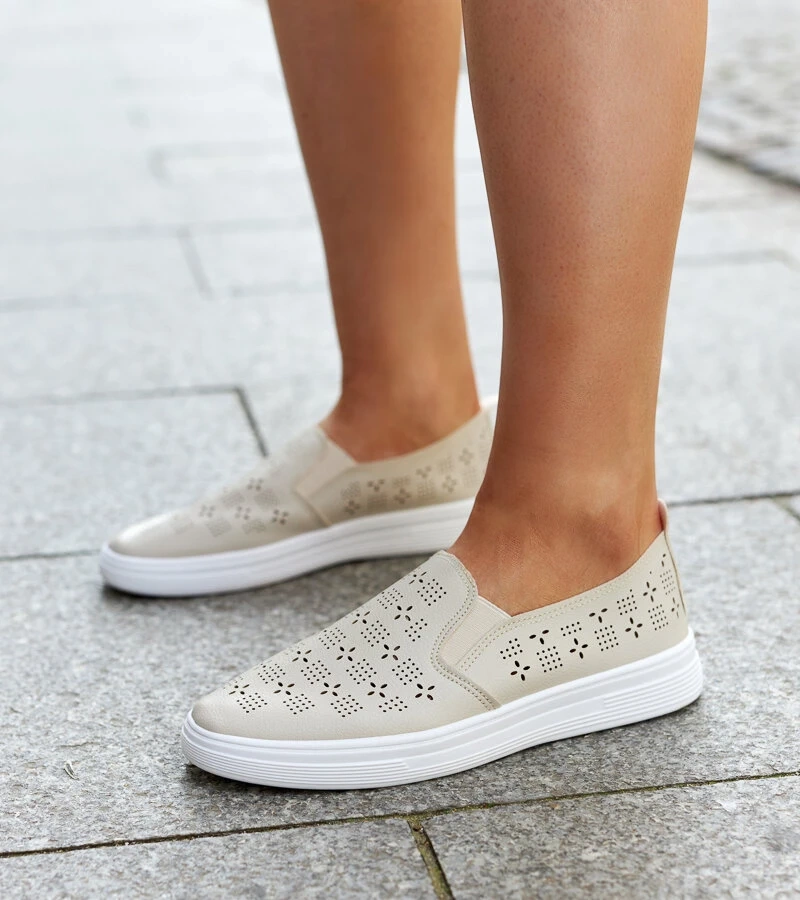 Beige Slip-On-Turnschuhe von Hilal