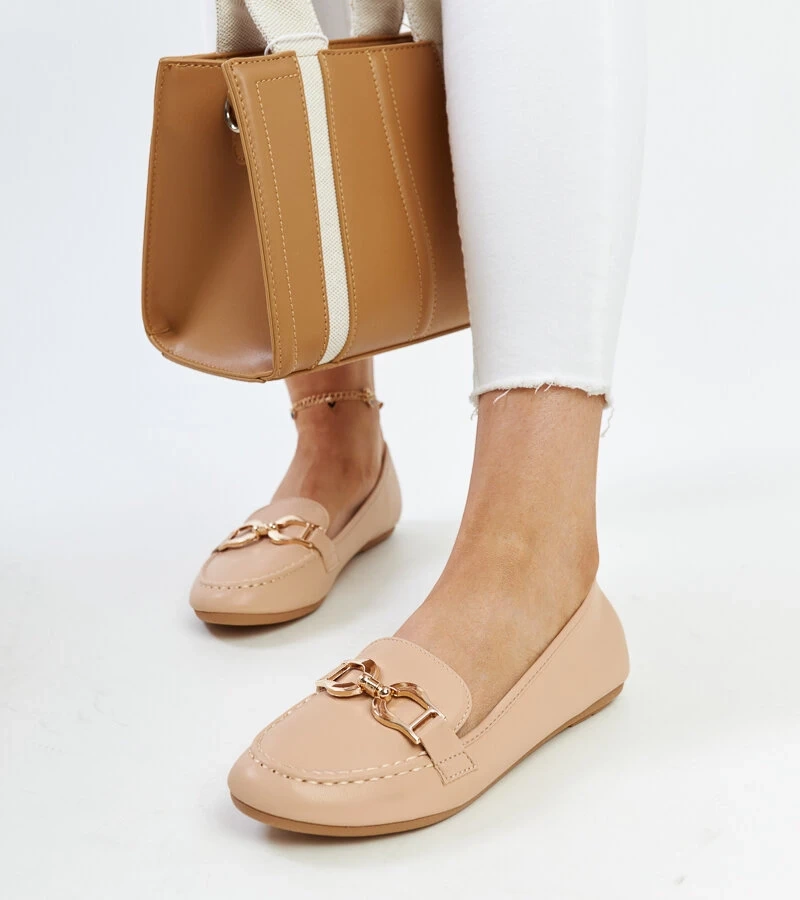 Beigefarbene Mokassins mit Schnalle von Najla