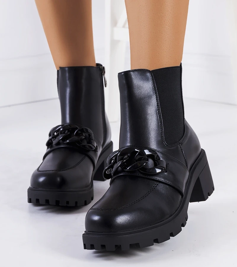 Schwarze Stiefeletten mit Kette Bilka