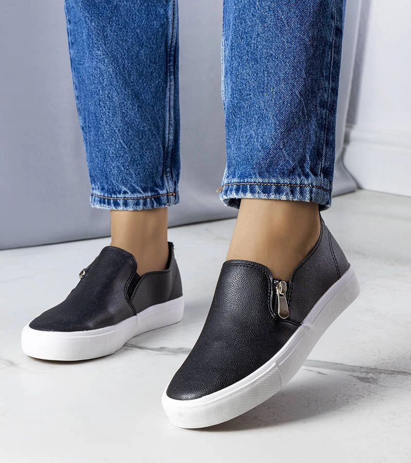 Schwarze Tennisschuhe aus Kunstleder von Denain