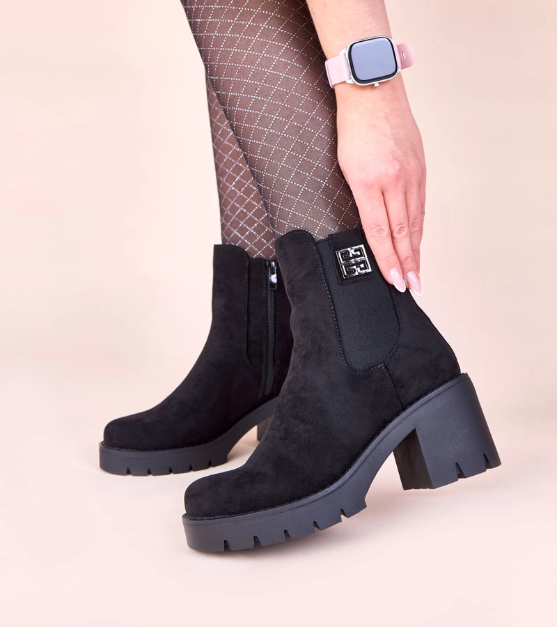 Schwarze Stiefeletten mit Blockabsatz und elastischem Einsatz Stilla