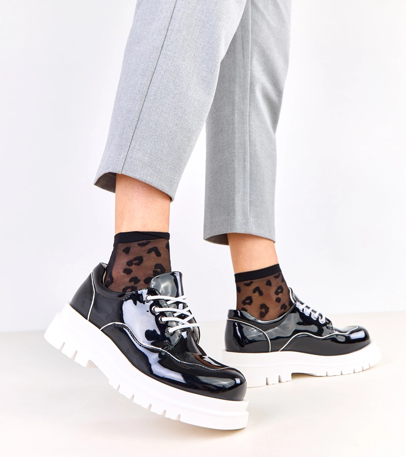 Schwarze Halbschuhe auf massiver Sohle Cheshire